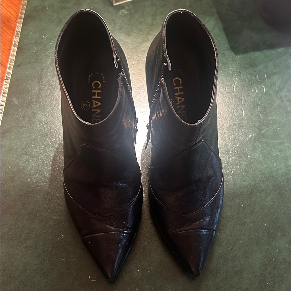 Chanel pearl heeled booties. Size 38